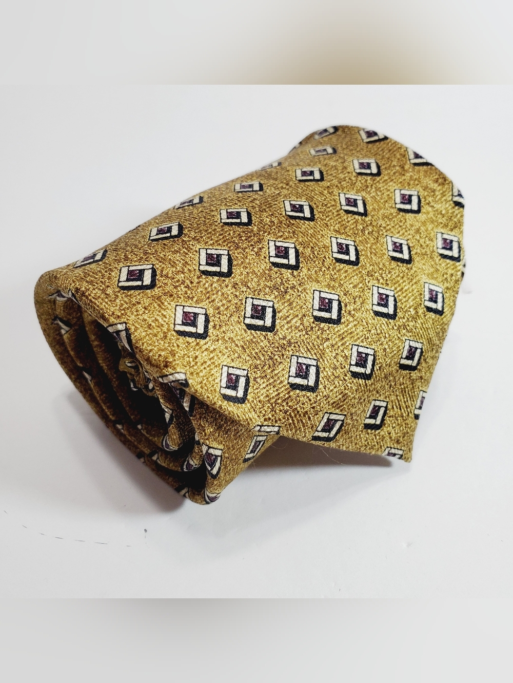 Chereskin  Gold Geometric Pattern Men's Silk Neck Tie 58x4"